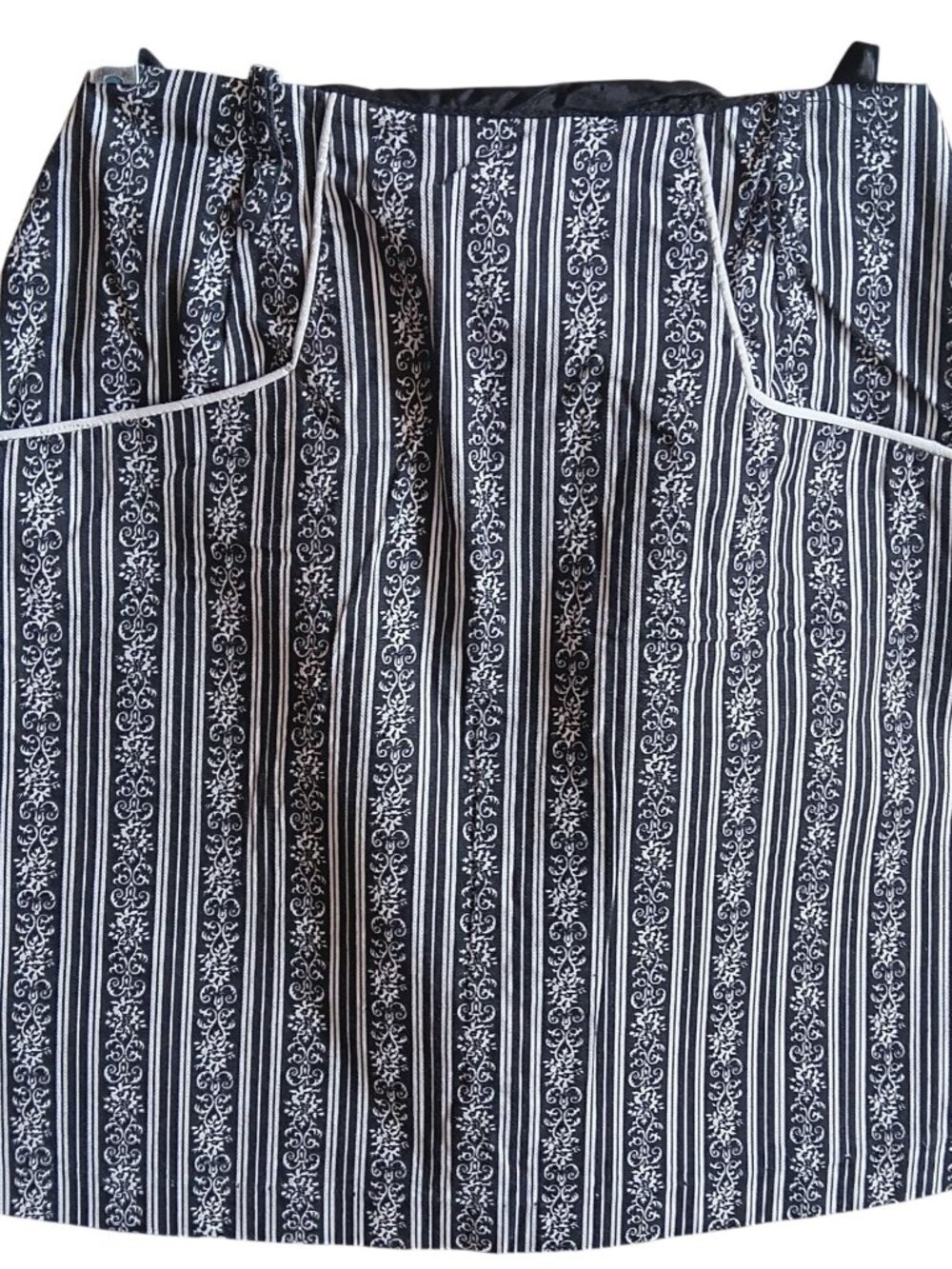 True Vntage Skirt 22W 22" 1960's Black White Striped Floral Pockets Back Zipper